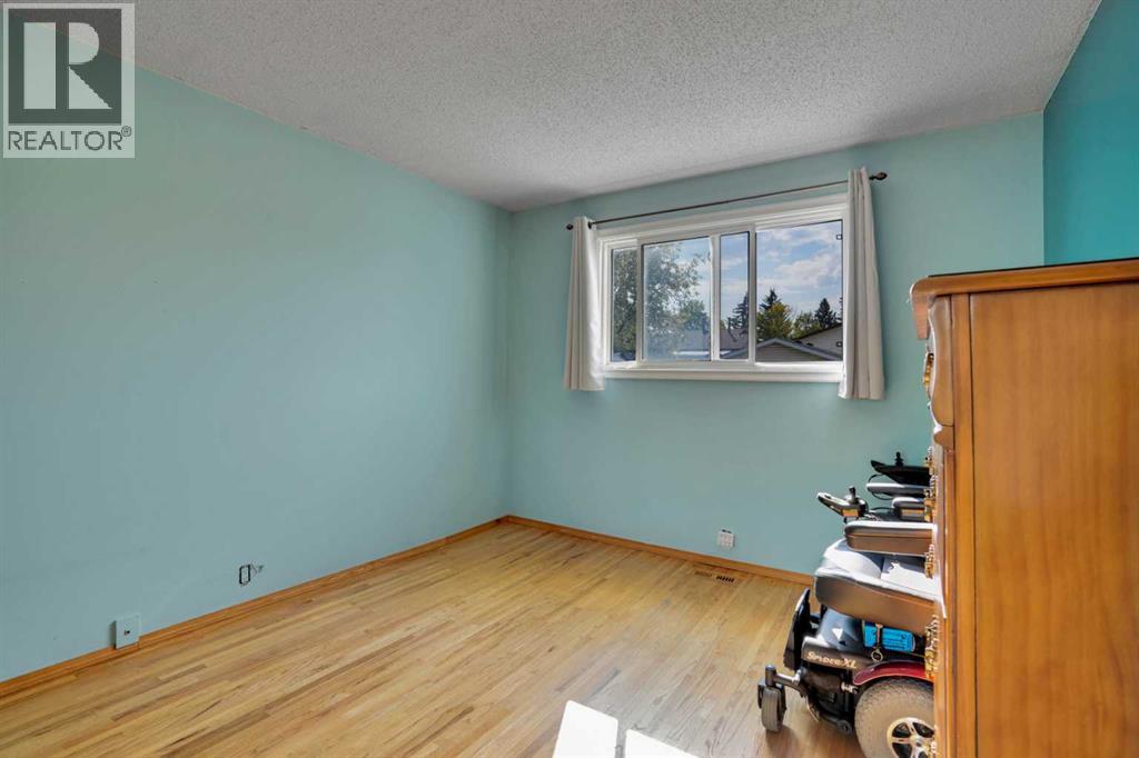 Single Family House Bungalow for Sale in  Falworth Way NE Falconridge Calgary 