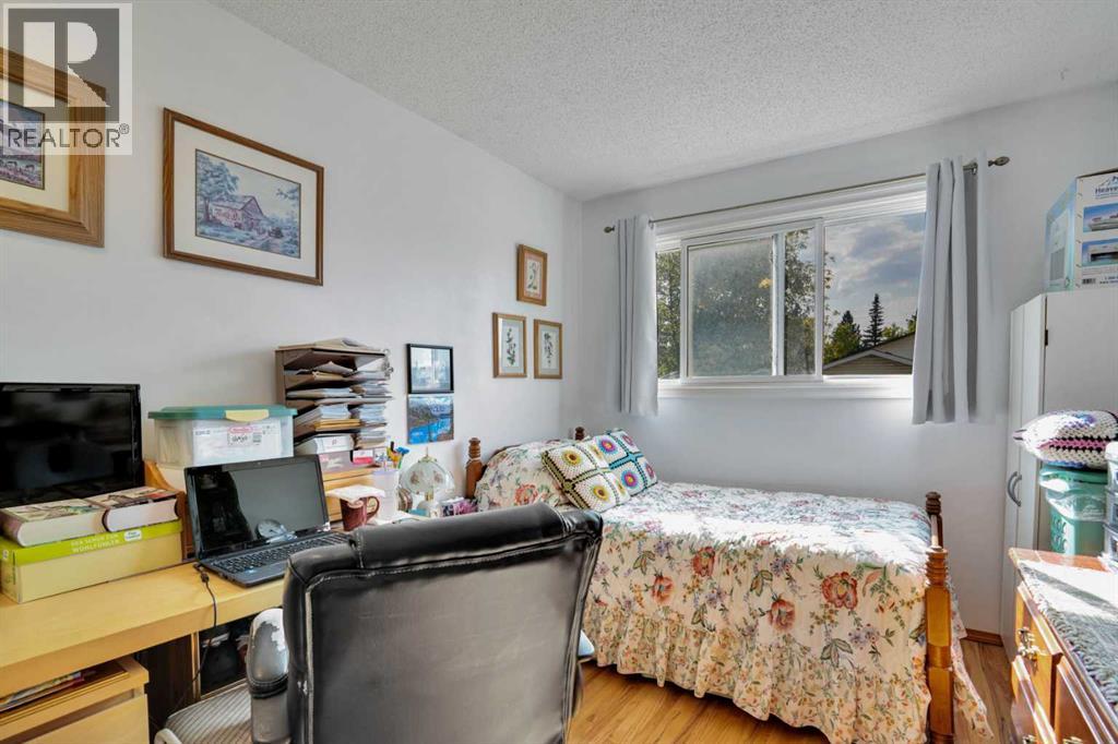 Single Family House Bungalow for Sale in  Falworth Way NE Falconridge Calgary 