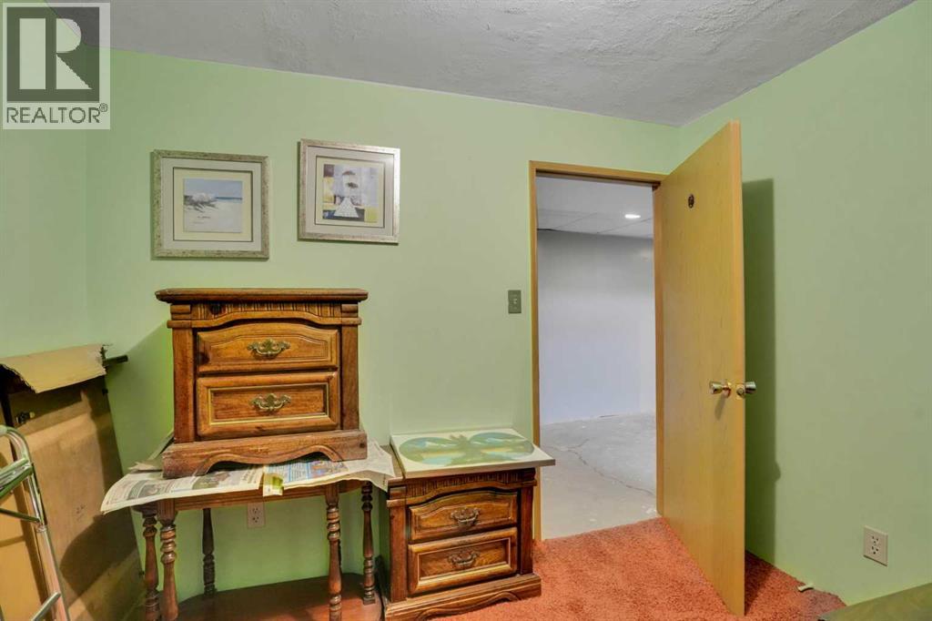 Single Family House Bungalow for Sale in  Falworth Way NE Falconridge Calgary 