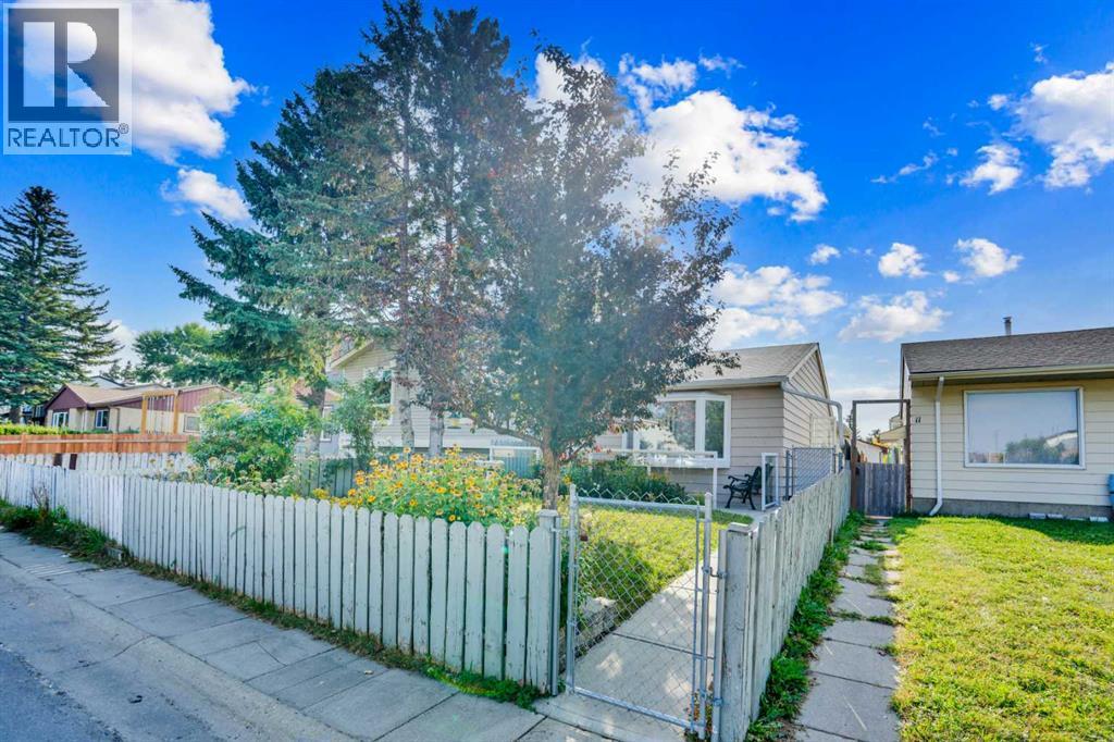 Single Family House Bungalow for Sale in  Falworth Way NE Falconridge Calgary 