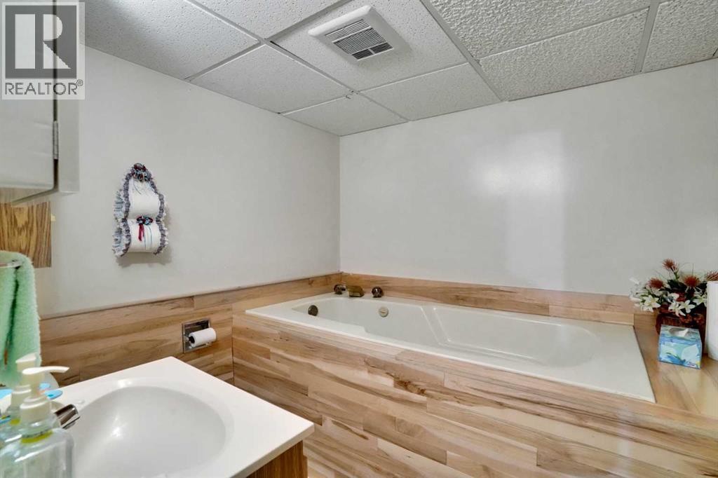 Single Family House Bungalow for Sale in  Falworth Way NE Falconridge Calgary 