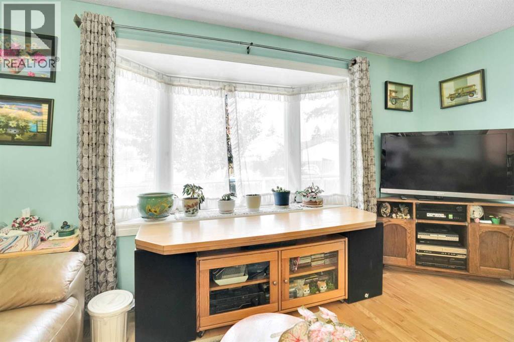 Single Family House Bungalow for Sale in  Falworth Way NE Falconridge Calgary 