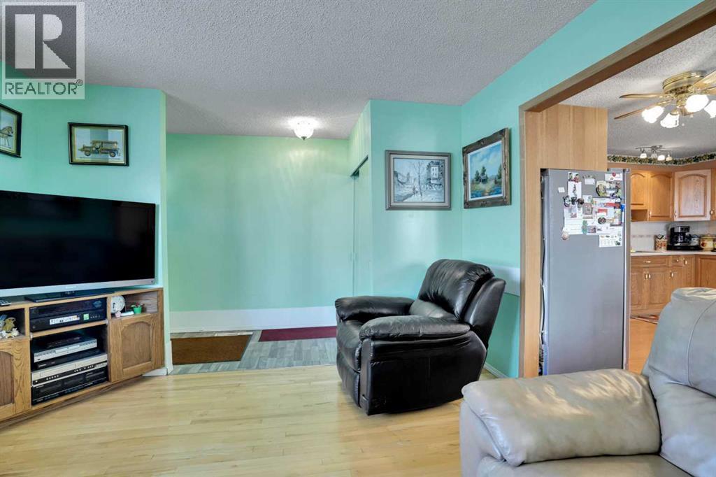 Single Family House Bungalow for Sale in  Falworth Way NE Falconridge Calgary 