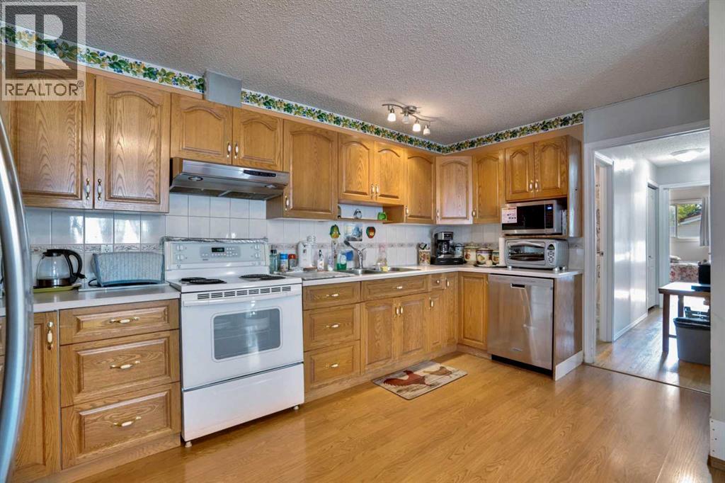 Single Family House Bungalow for Sale in  Falworth Way NE Falconridge Calgary 
