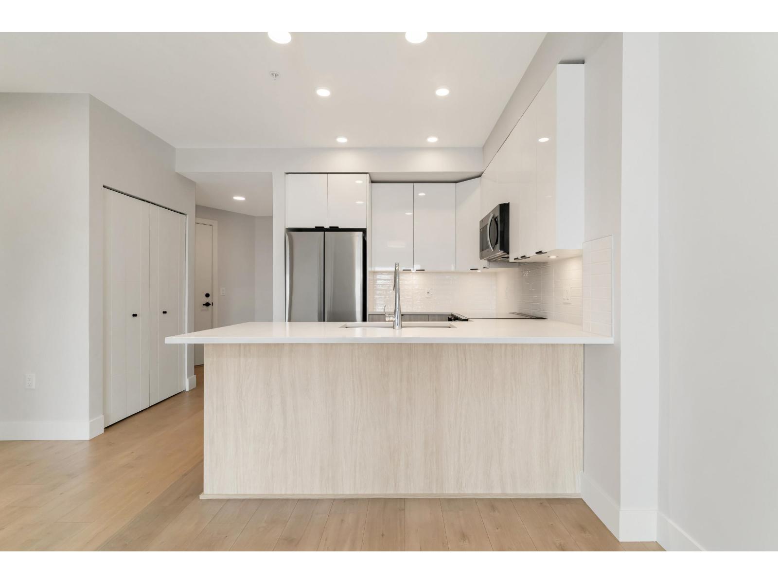 519 20061 FRASER HIGHWAY, Langley