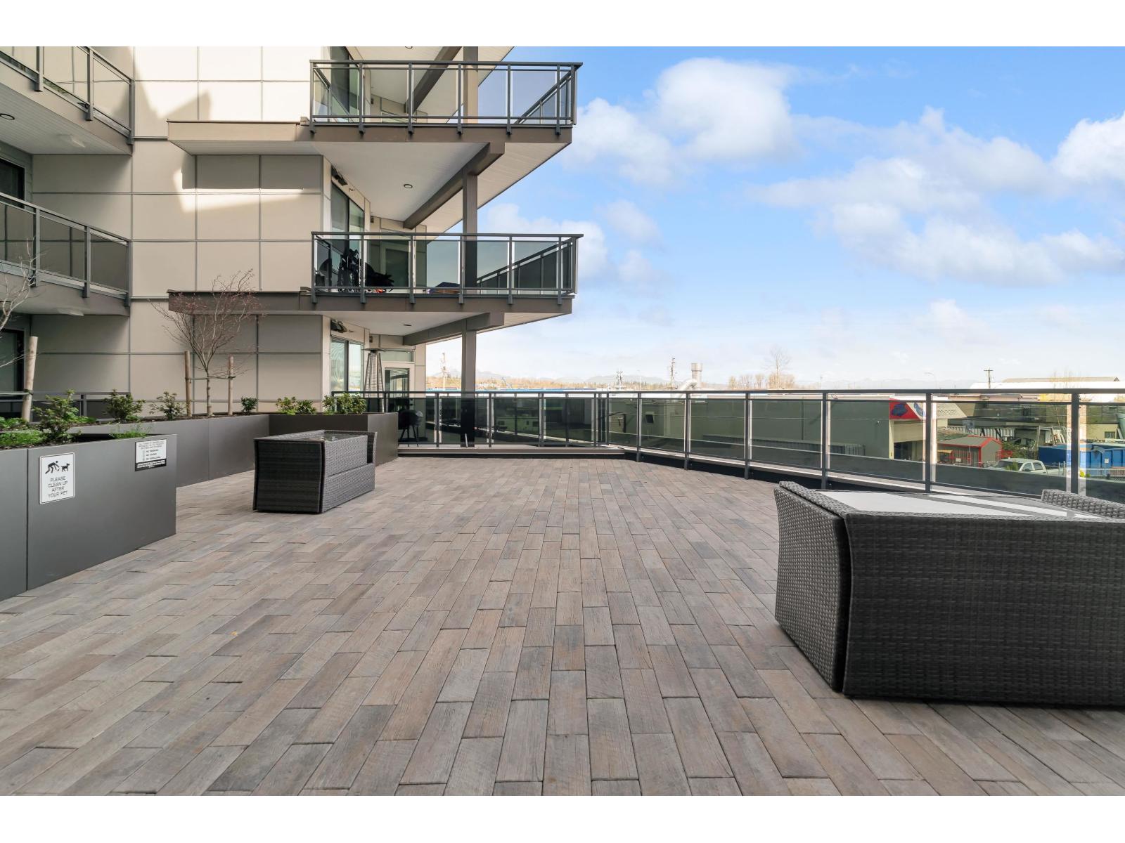 519 20061 FRASER HIGHWAY, Langley