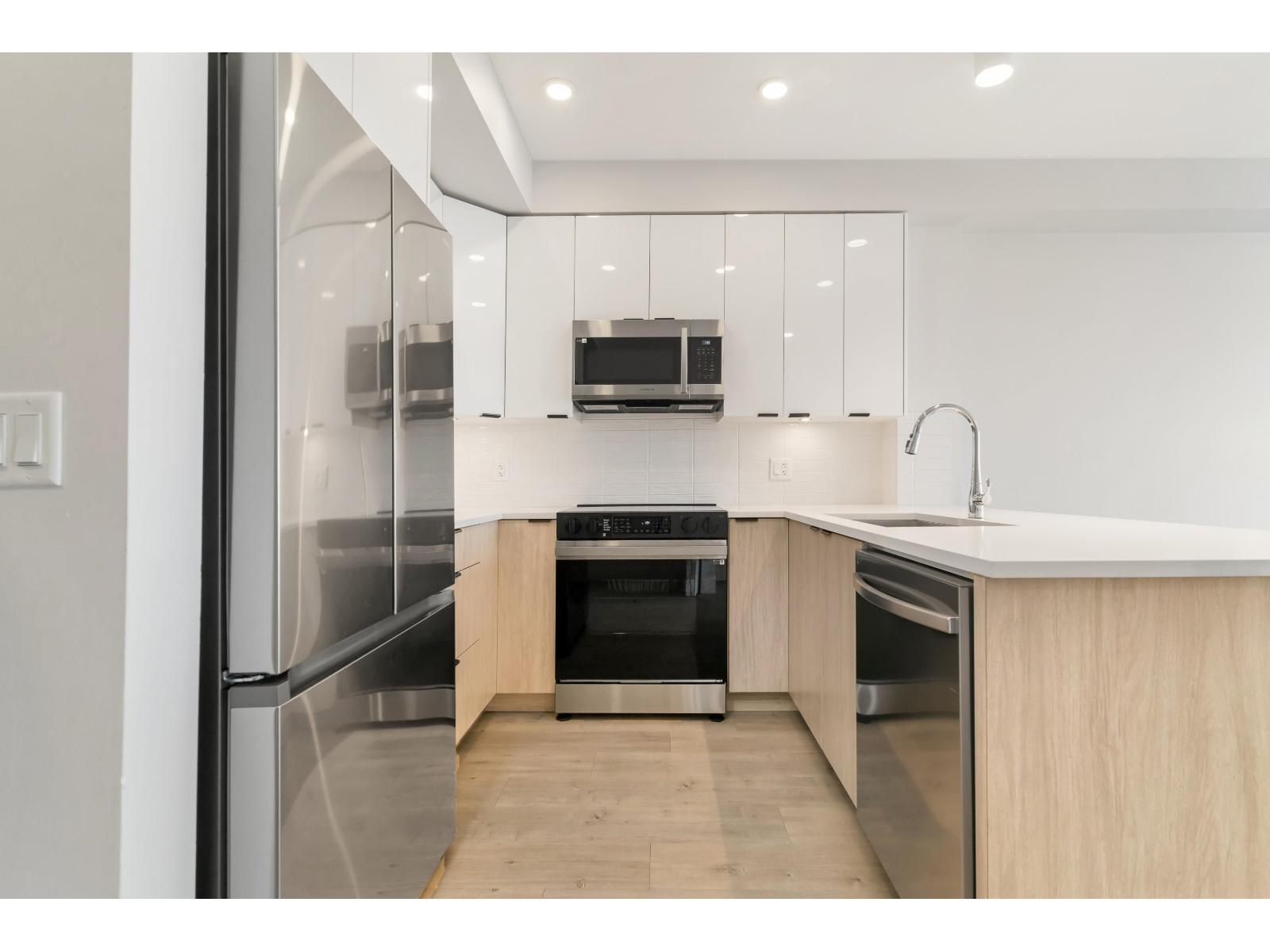 519 20061 FRASER HIGHWAY