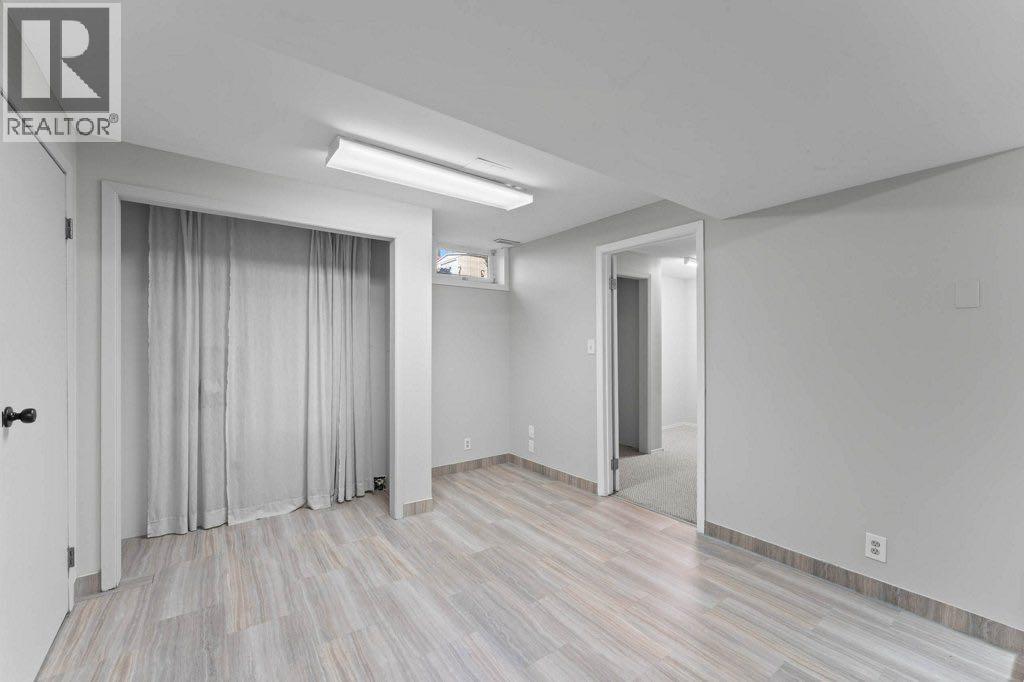 Single Family House for Sale in  Woodmont Way SW Woodbine Calgary 