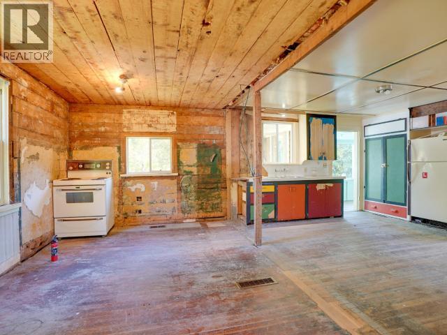 6338 JONCAS PLACE, Powell River