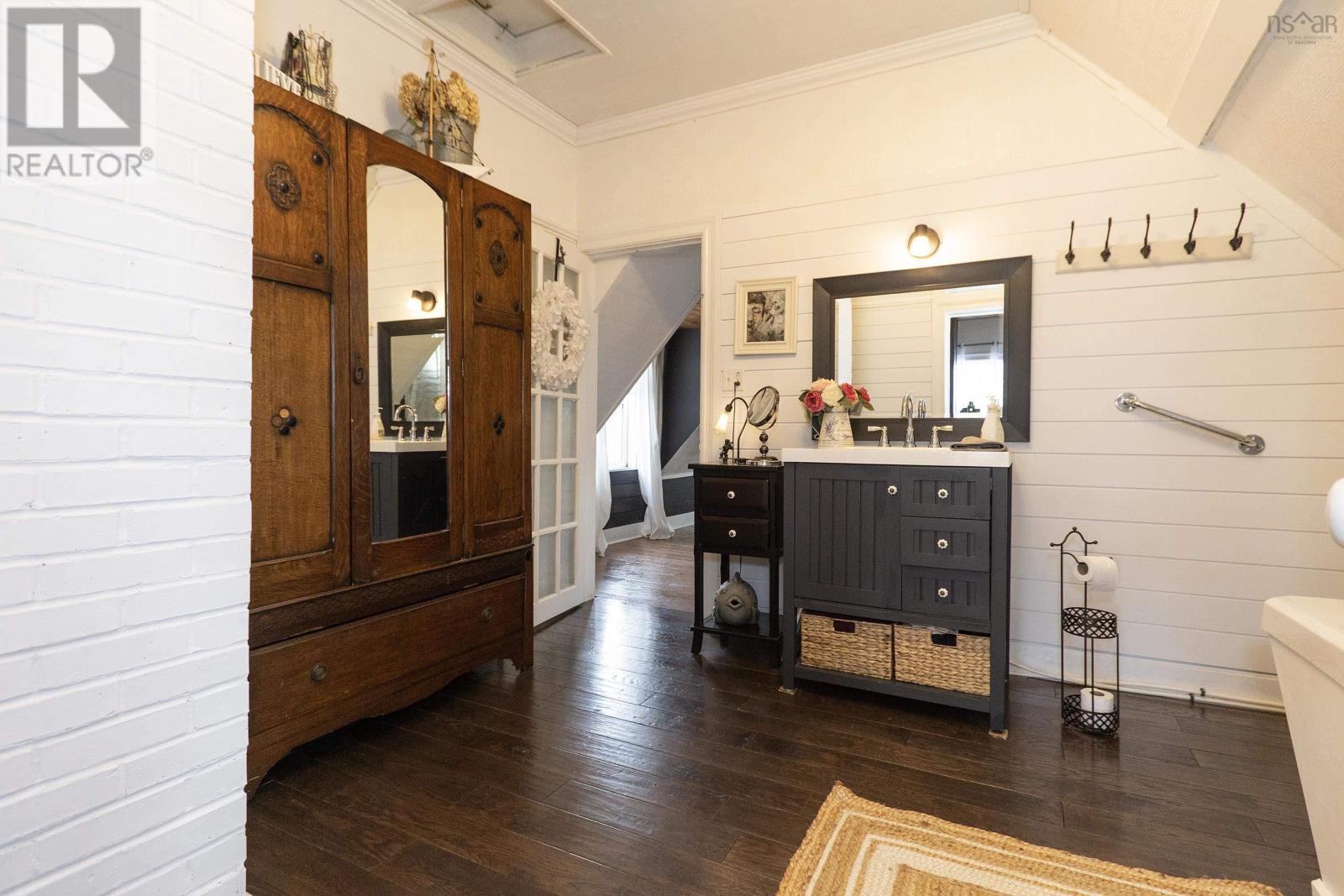 Property 38 of 50 of 340 Foundry Street