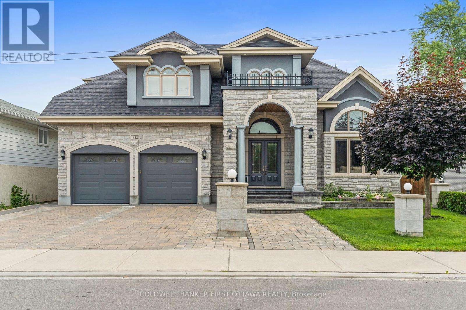 One ofa kind custom built home in Carleton Height