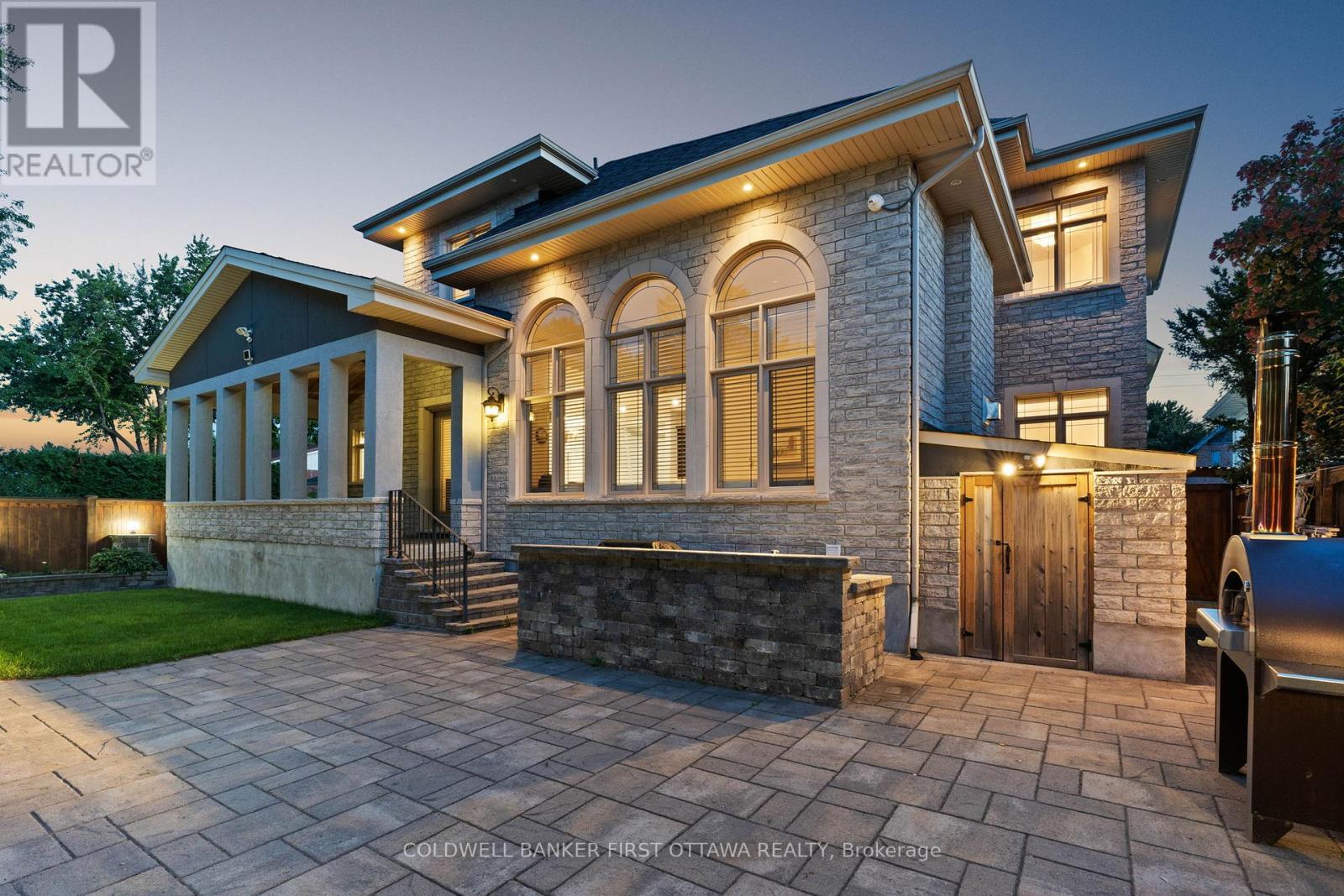 Luxury & attention to detail shine throughout!