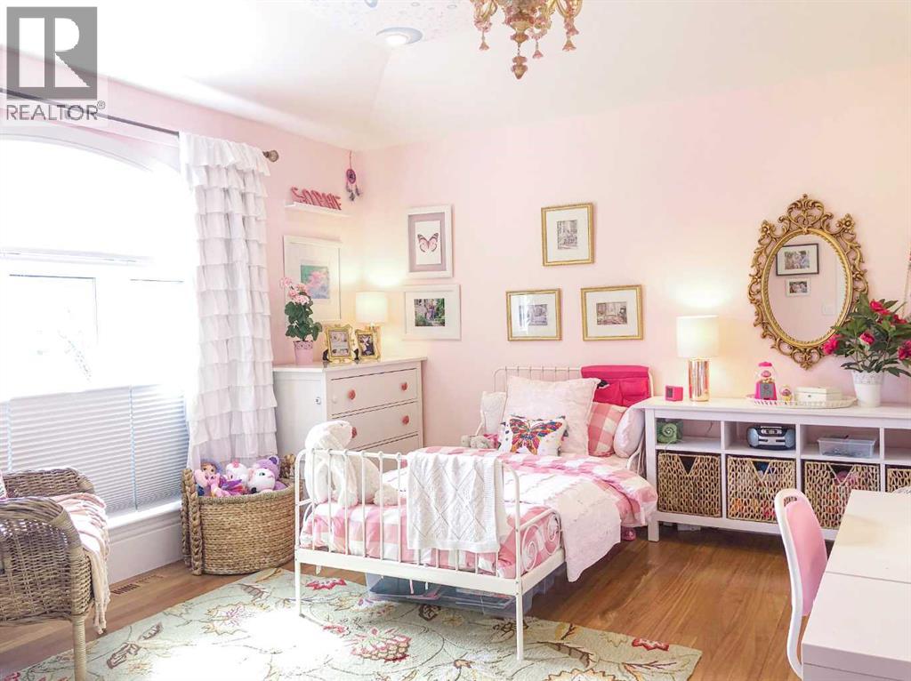 Single Family House for Sale in  Radford Road NE Renfrew Calgary 