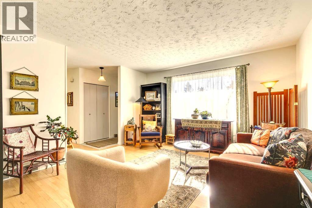 Single Family House Bungalow for Sale in  Worcester Drive SW Wildwood Calgary 