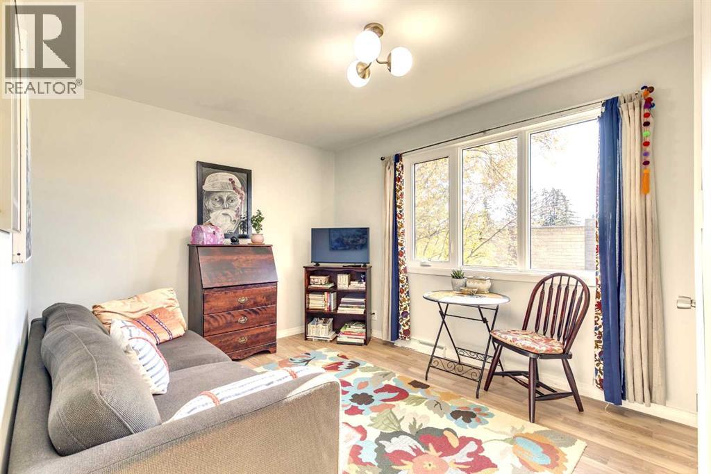 Single Family House Bungalow for Sale in  Worcester Drive SW Wildwood Calgary 