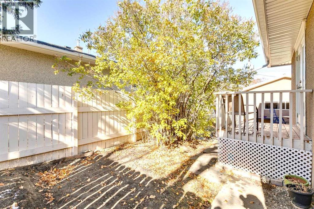 Single Family House Bungalow for Sale in  Worcester Drive SW Wildwood Calgary 