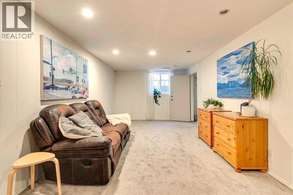 Single Family House Bungalow for Sale in  Worcester Drive SW Wildwood Calgary 