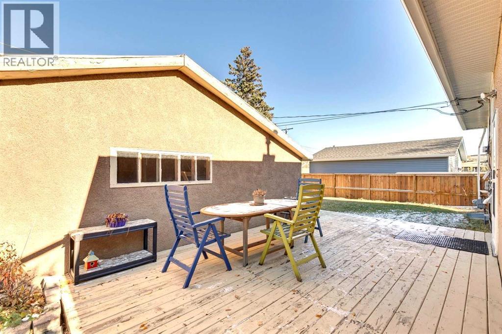 Single Family House Bungalow for Sale in  Worcester Drive SW Wildwood Calgary 