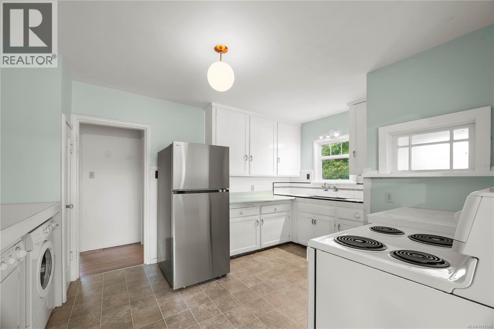  2571 Empire Street, Victoria