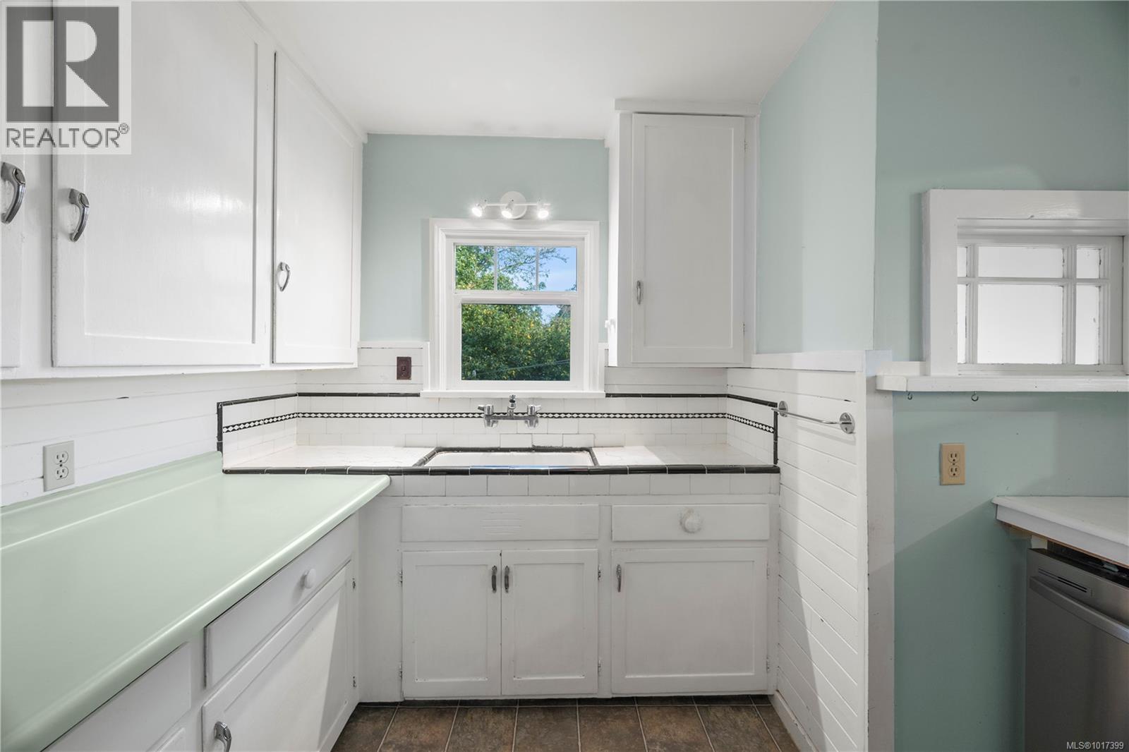  2571 Empire Street, Victoria