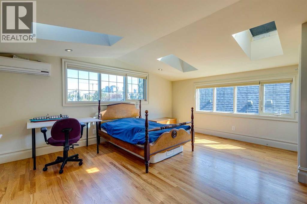 Single Family House for Sale in   Street NW Hillhurst Calgary 