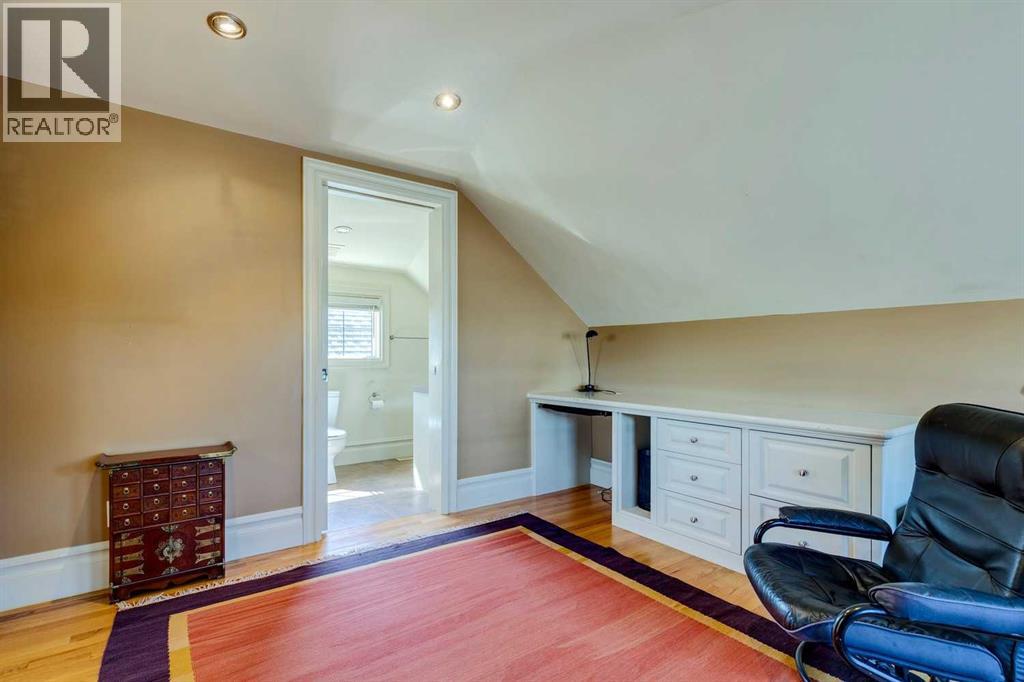 Single Family House for Sale in   Street NW Hillhurst Calgary 