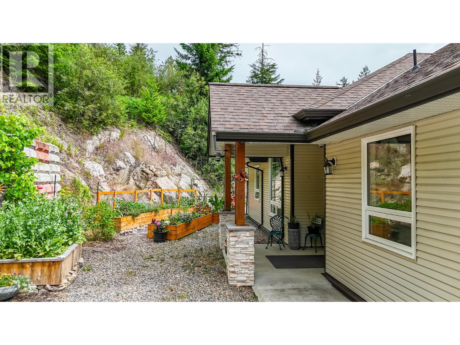  5694 Trans Canada Highway Northwest, Salmon Arm