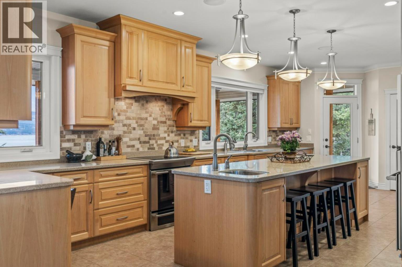  5694 Trans Canada Highway Northwest, Salmon Arm