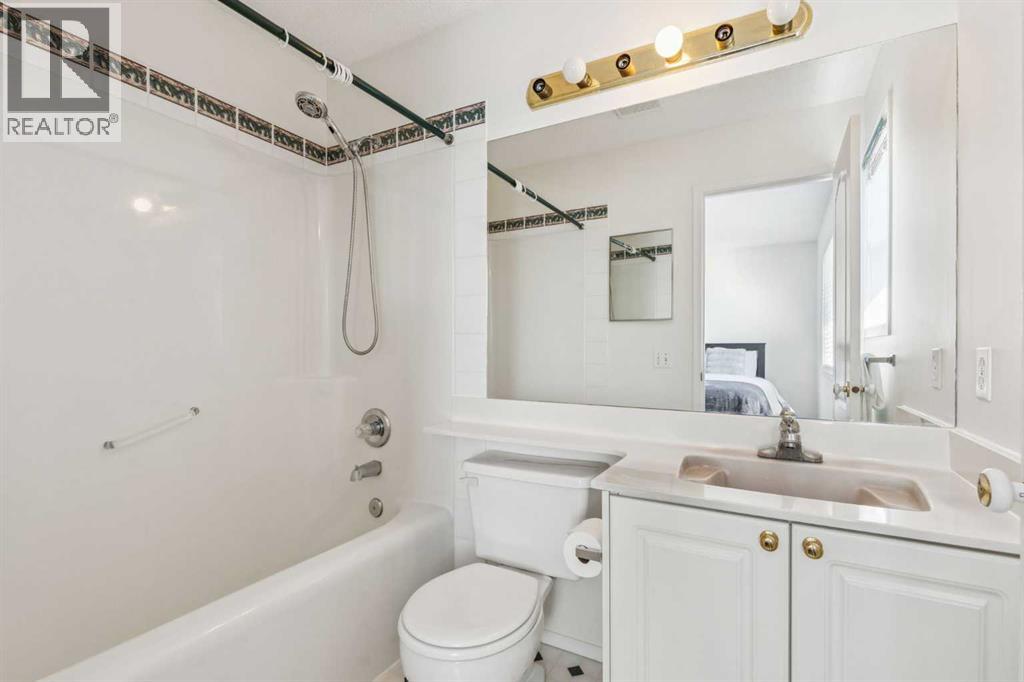 Single Family House 4 Level for Sale in  San Diego Green NE Monterey Park Calgary 