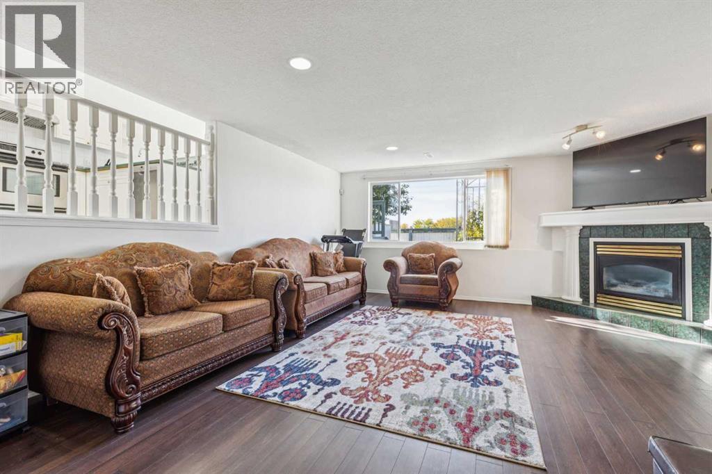 Single Family House 4 Level for Sale in  San Diego Green NE Monterey Park Calgary 