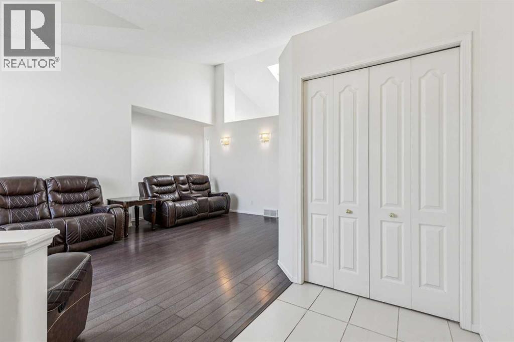 Single Family House 4 Level for Sale in  San Diego Green NE Monterey Park Calgary 