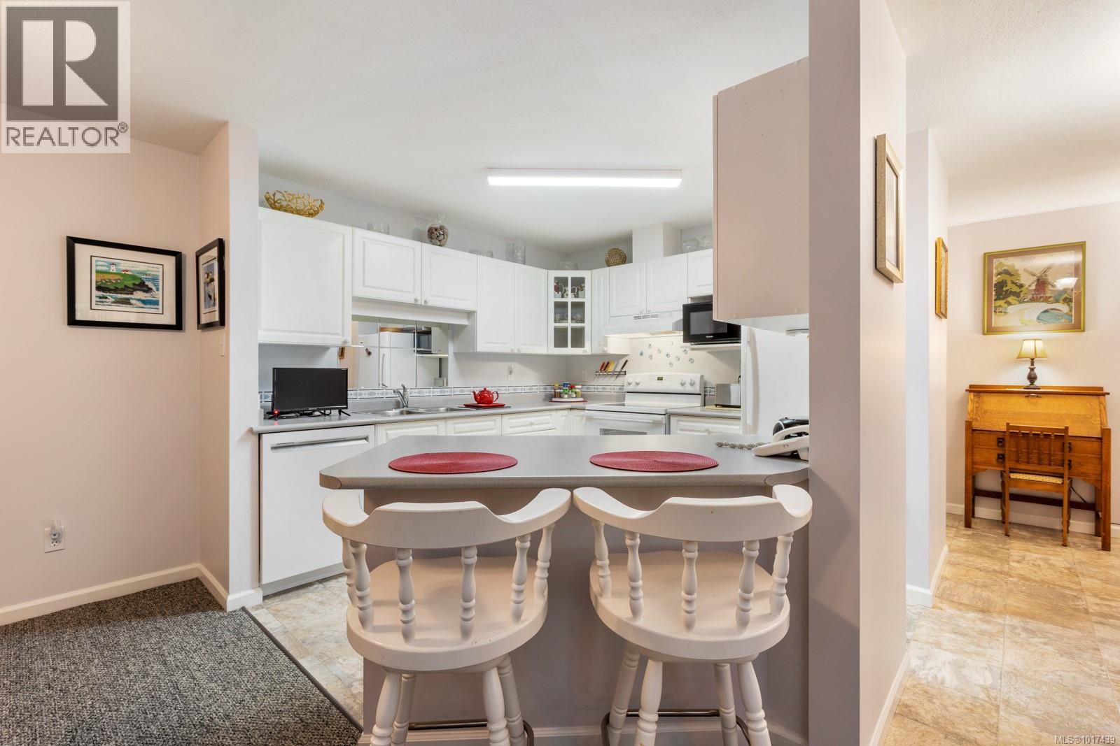 206 1970 Comox Ave, Comox