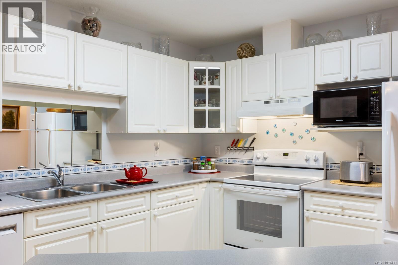 206 1970 Comox Ave, Comox