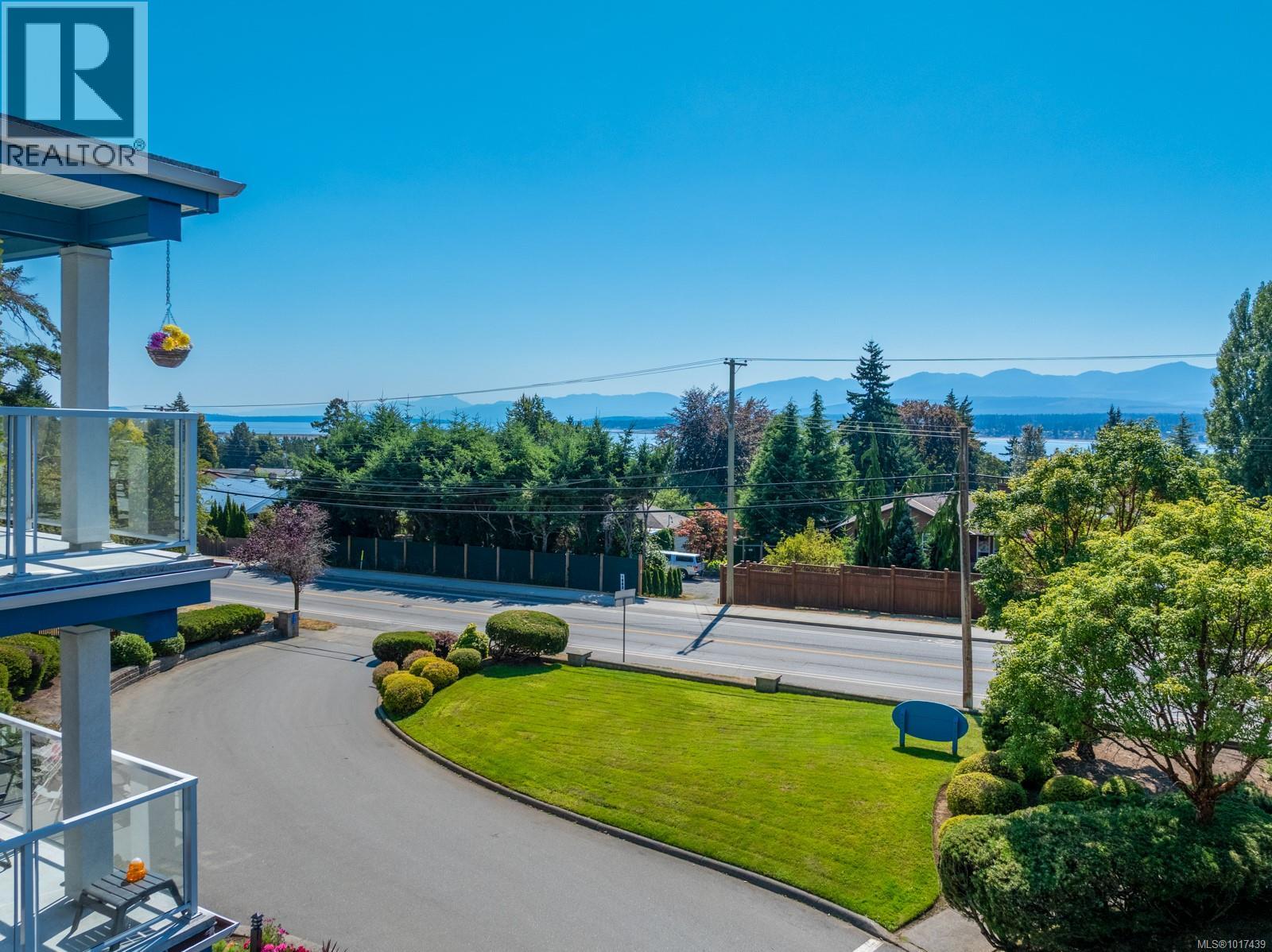 206 1970 Comox Ave, Comox