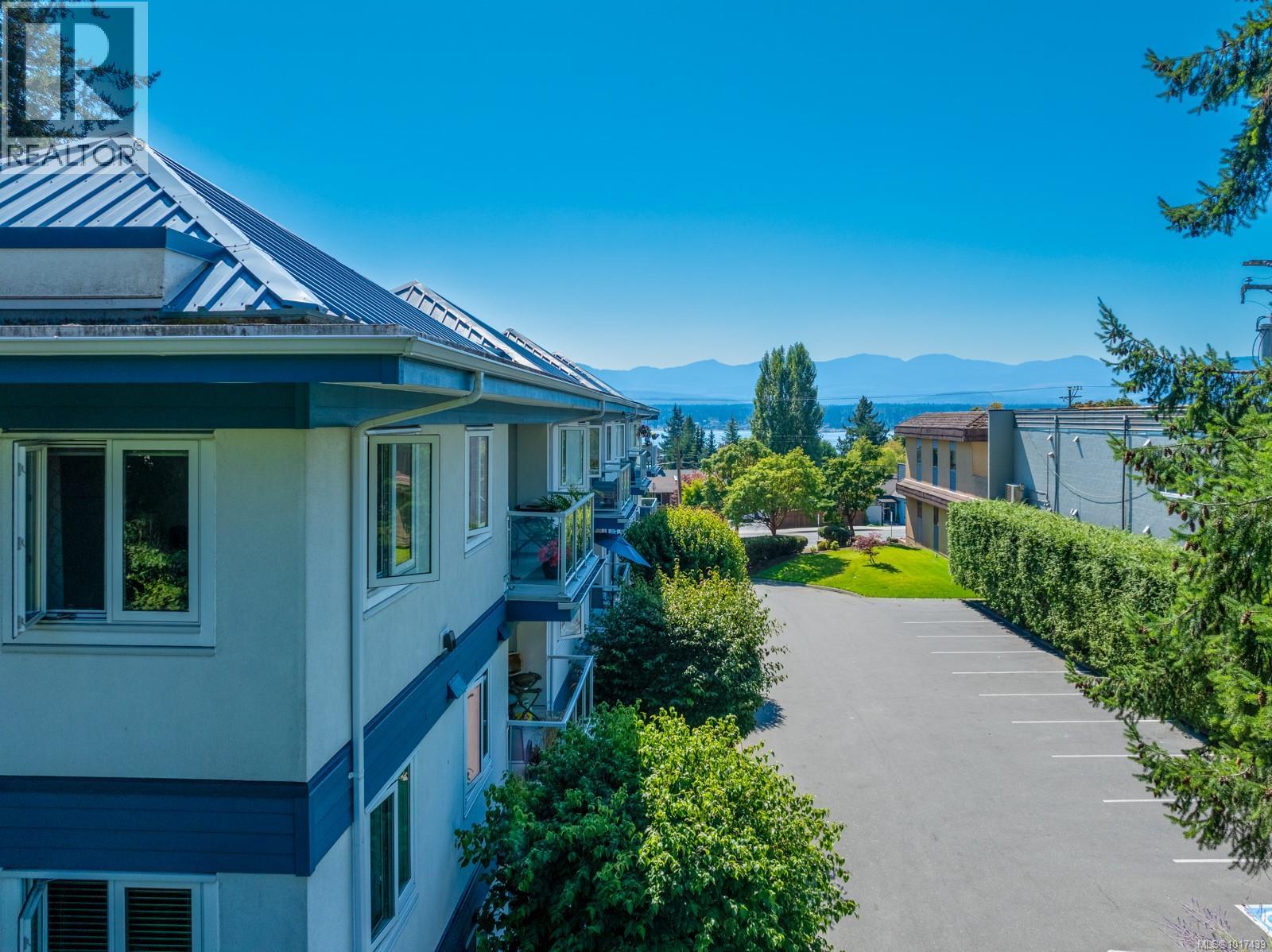 206 1970 Comox Ave, Comox