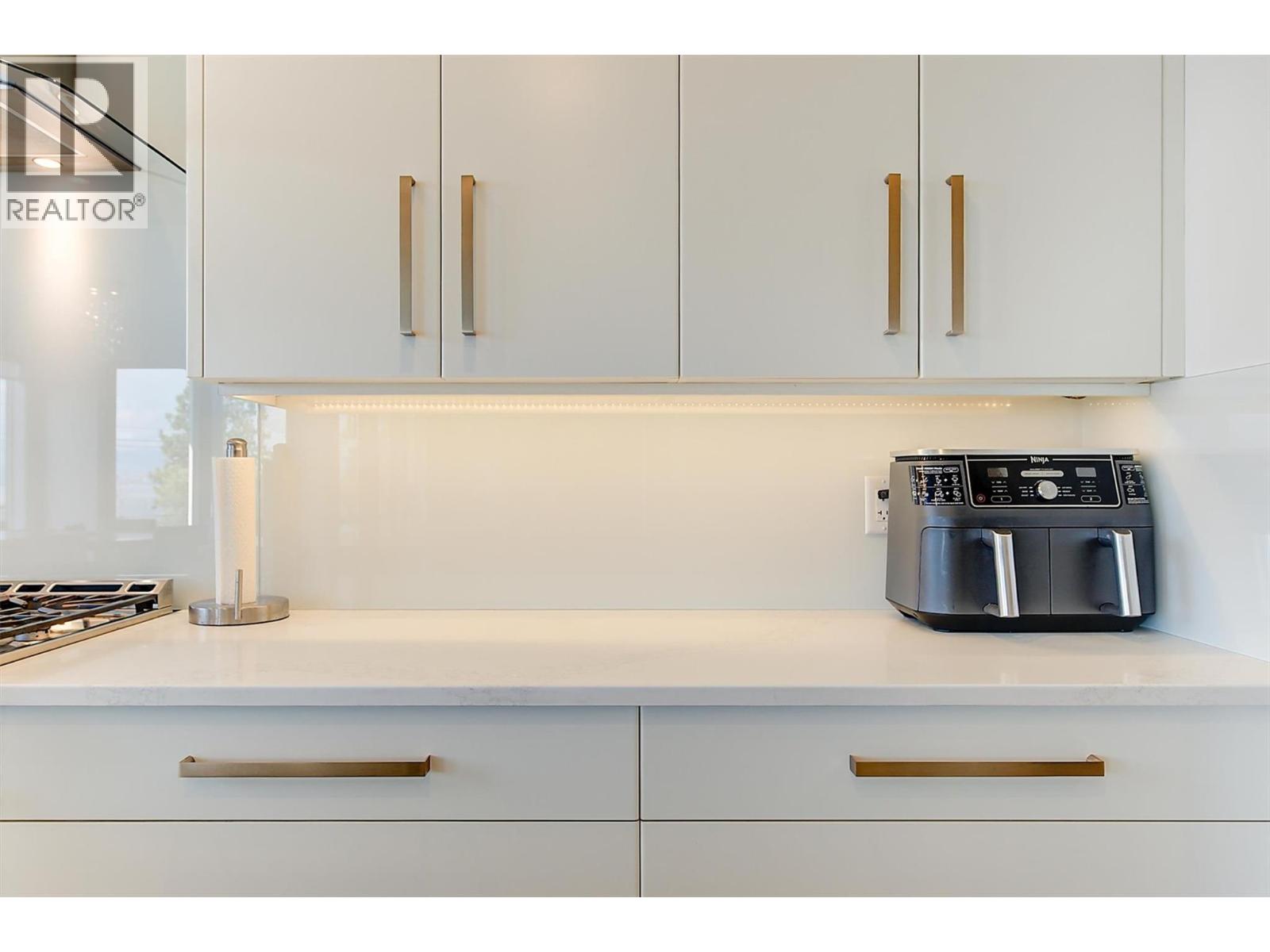 3961 Beachview Drive E, West Kelowna