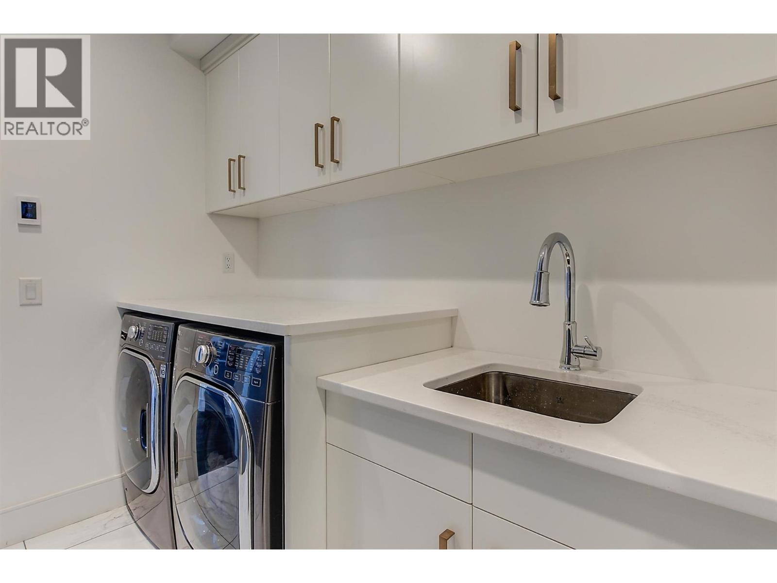 3961 Beachview Drive E, West Kelowna