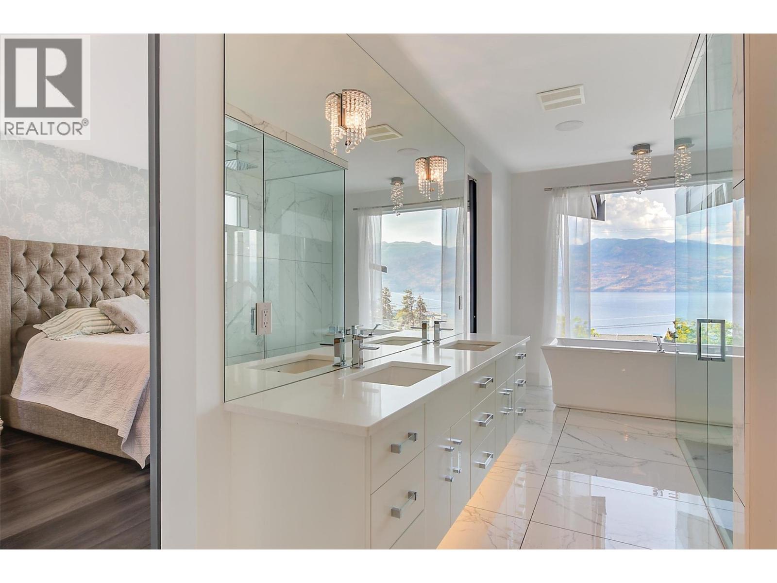 3961 Beachview Drive E, West Kelowna