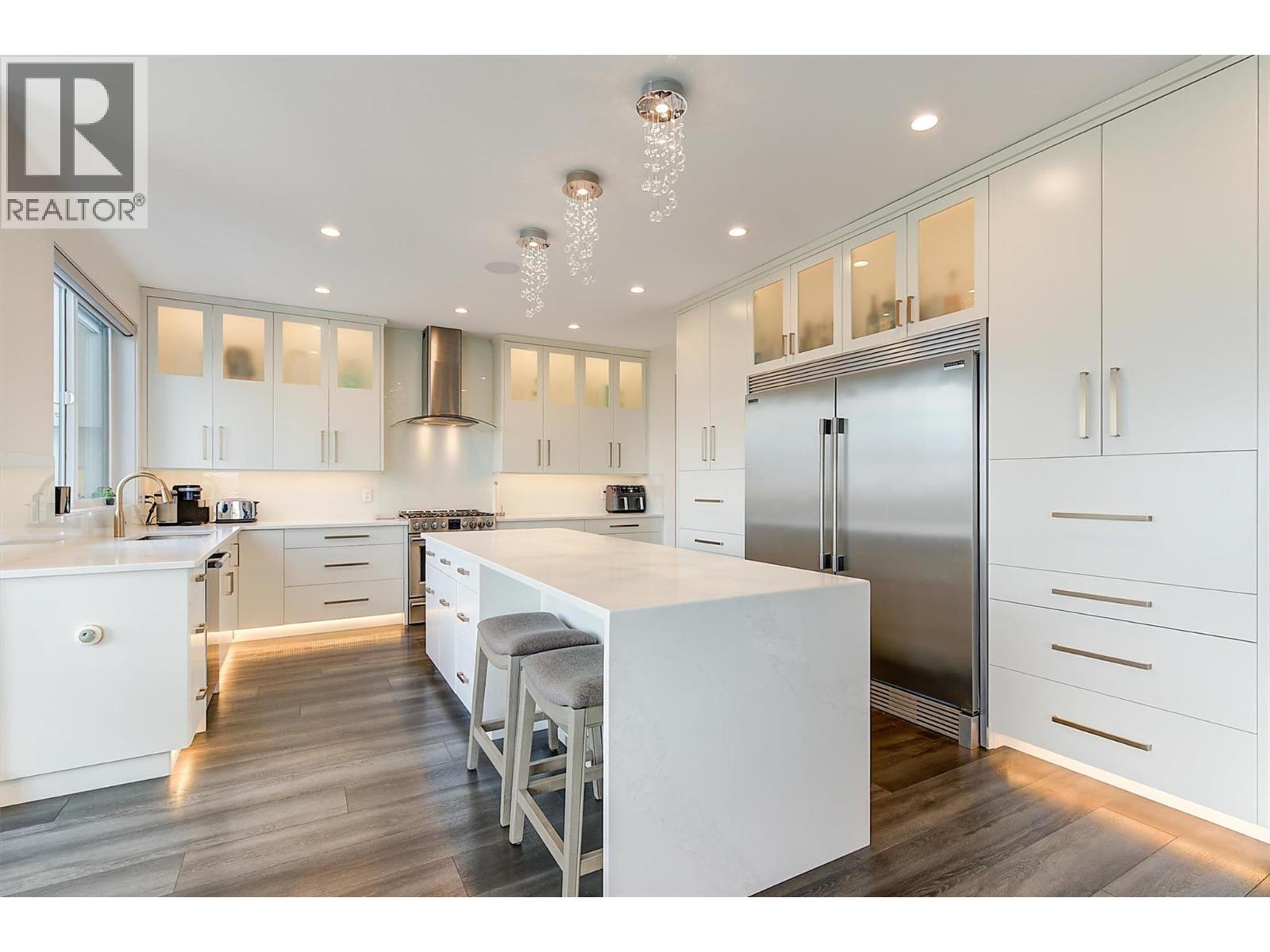 3961 Beachview Drive E, West Kelowna