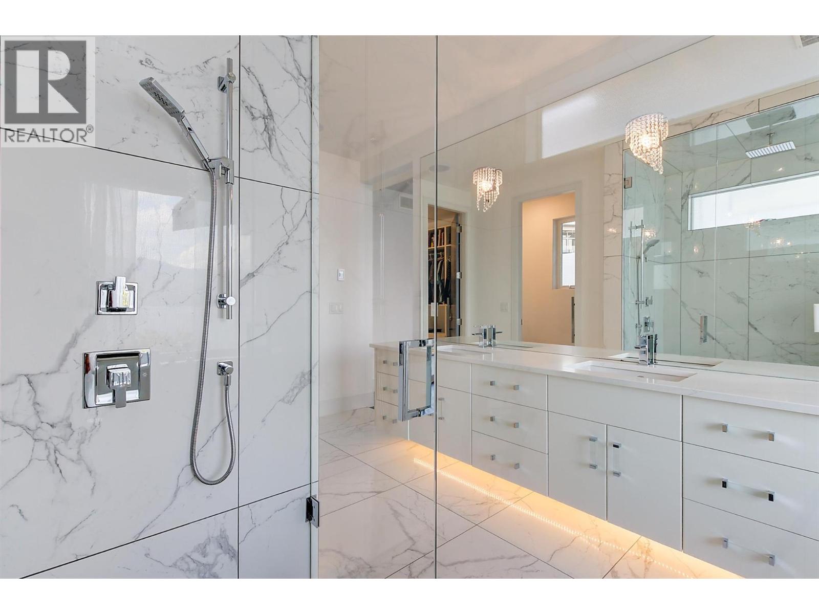 3961 Beachview Drive E, West Kelowna