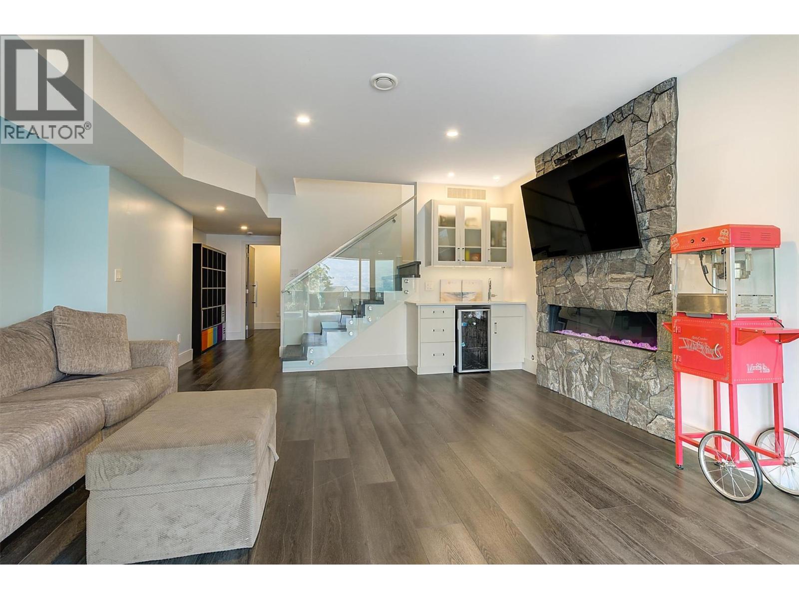 3961 Beachview Drive E, West Kelowna