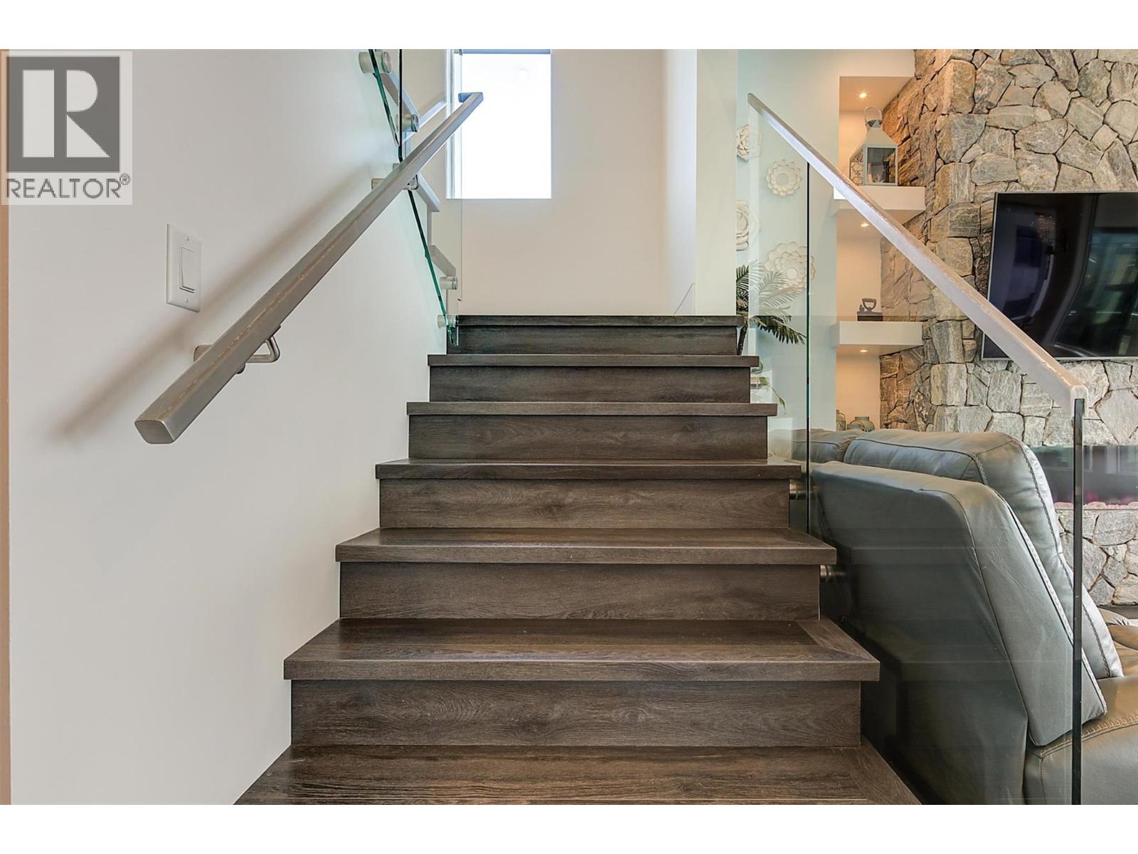 3961 Beachview Drive E, West Kelowna