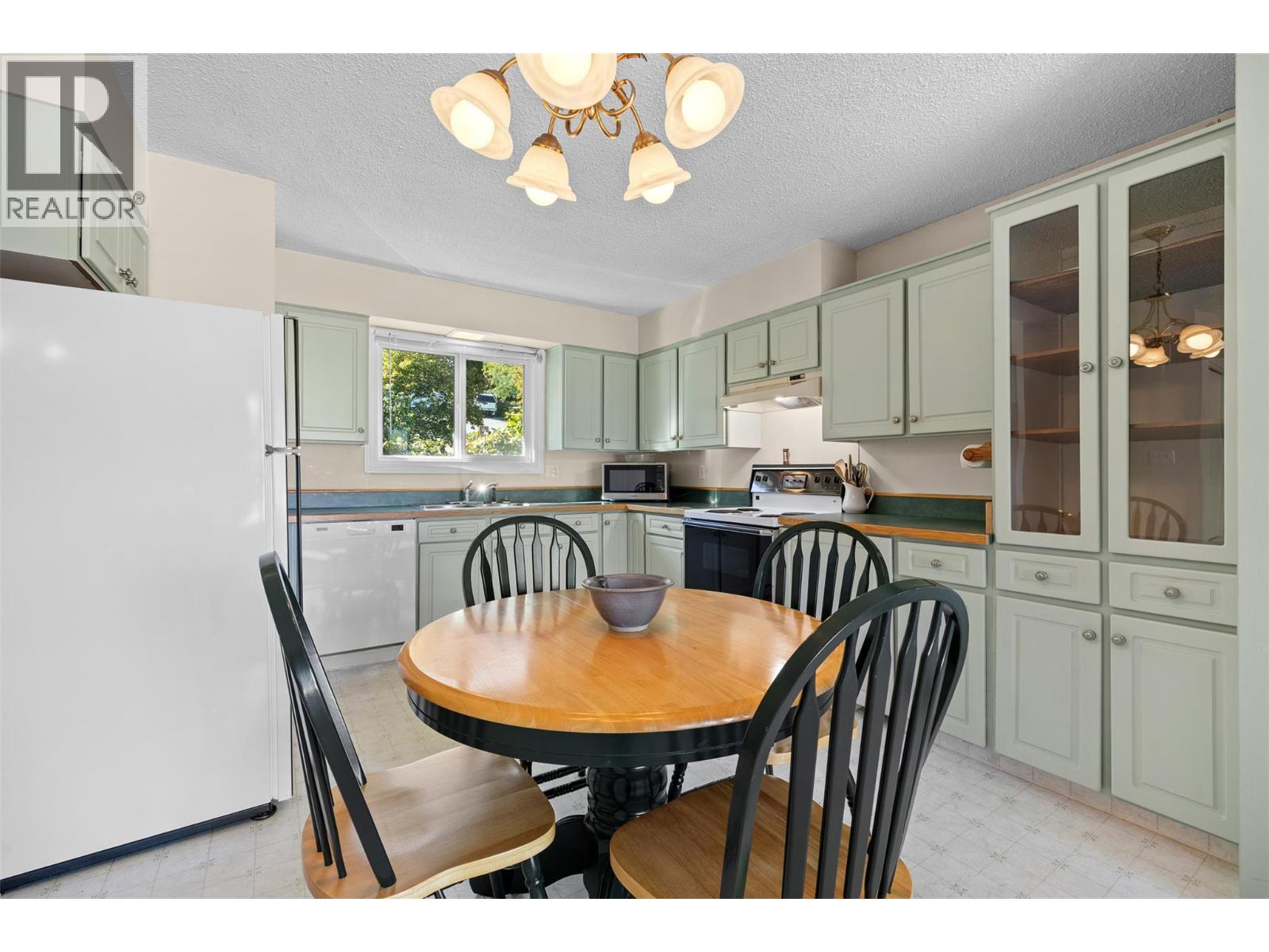  10212 Happy Valley Road, Summerland