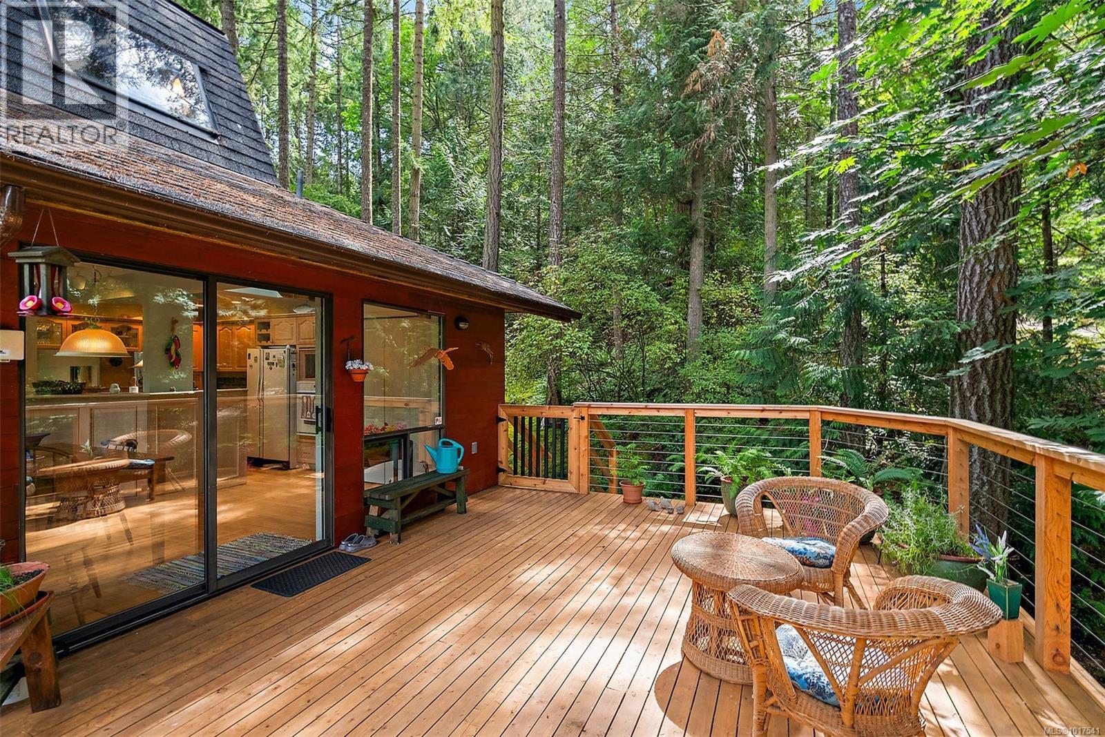  1465 Lands End Road, North Saanich