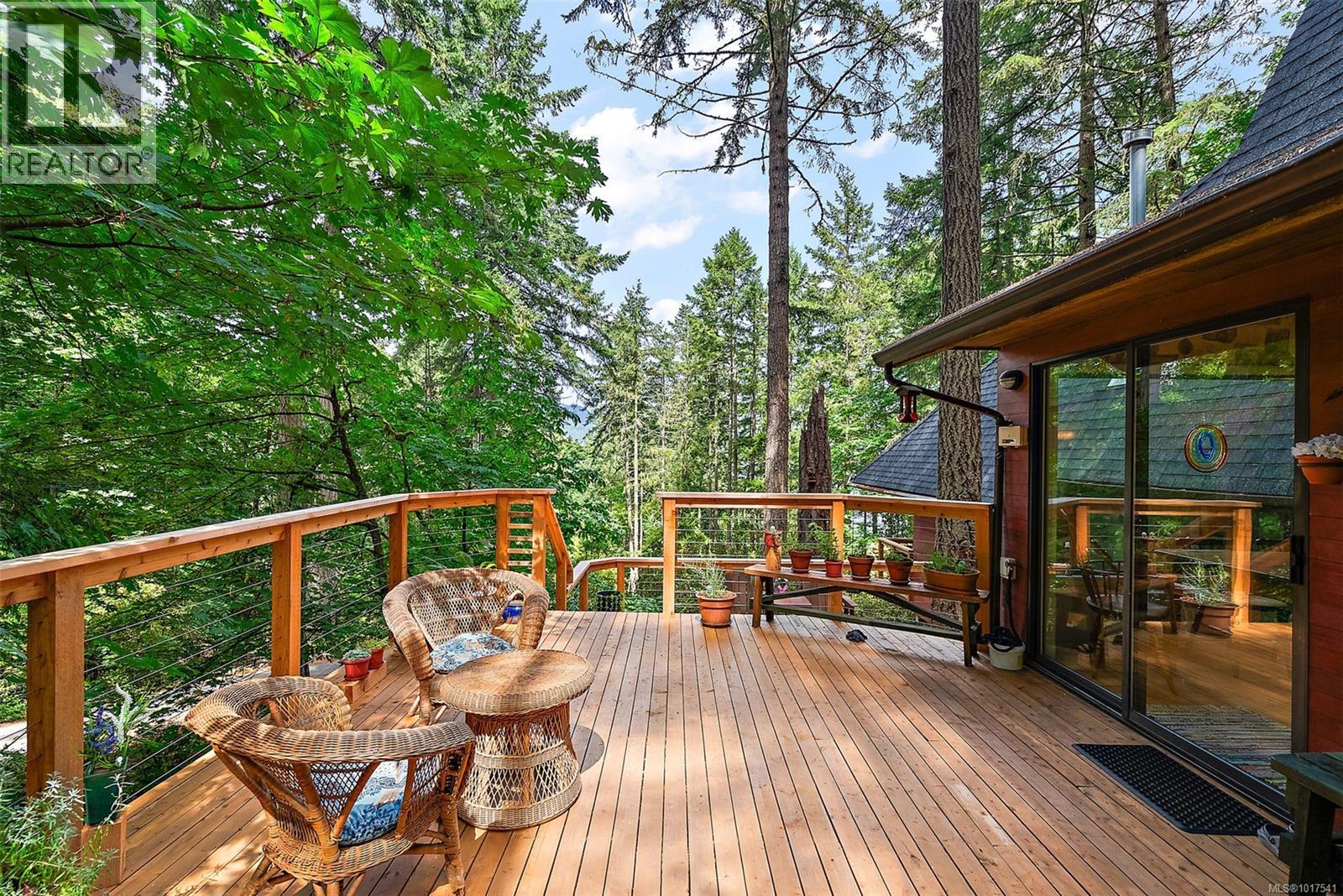  1465 Lands End Road, North Saanich