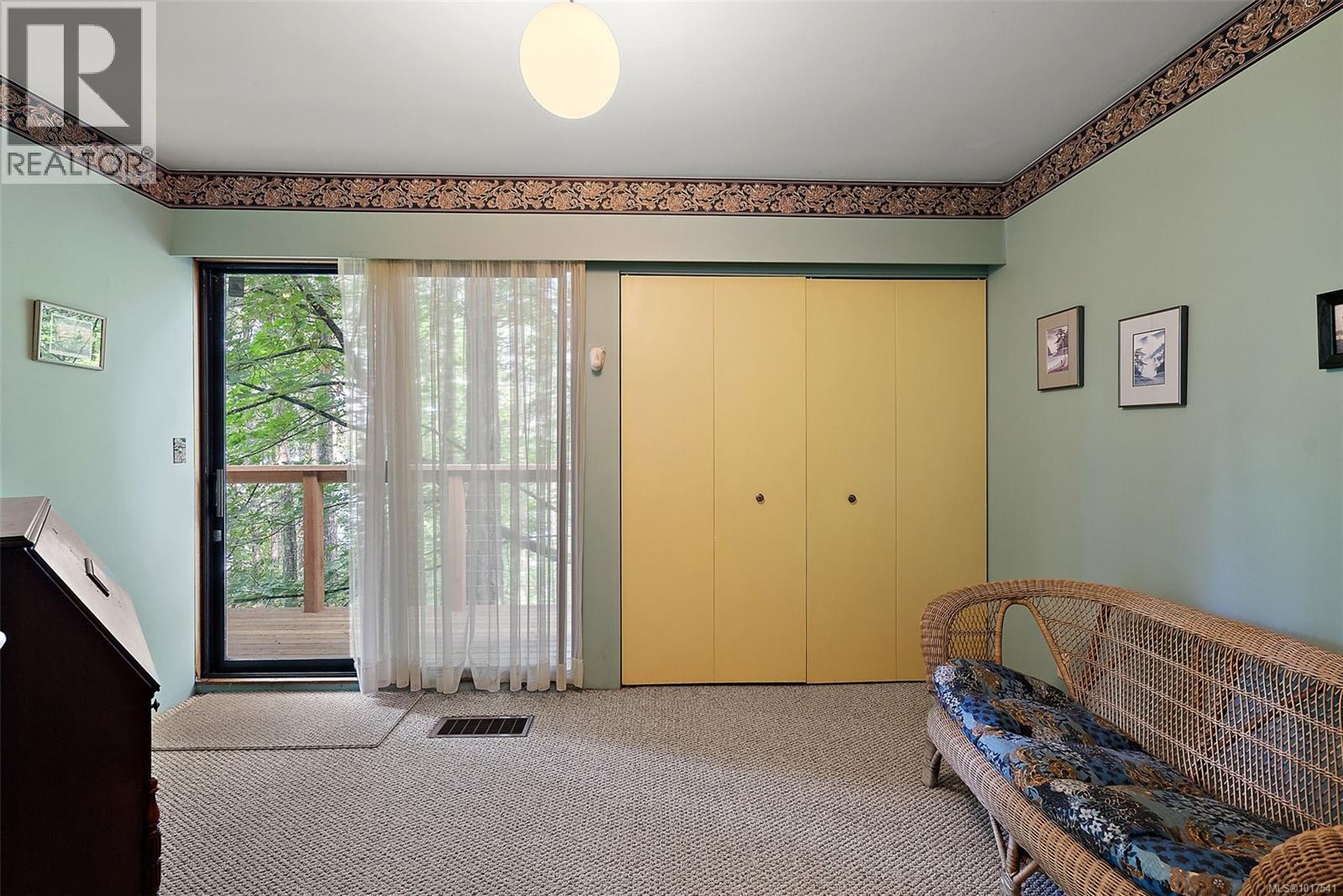  1465 Lands End Road, North Saanich