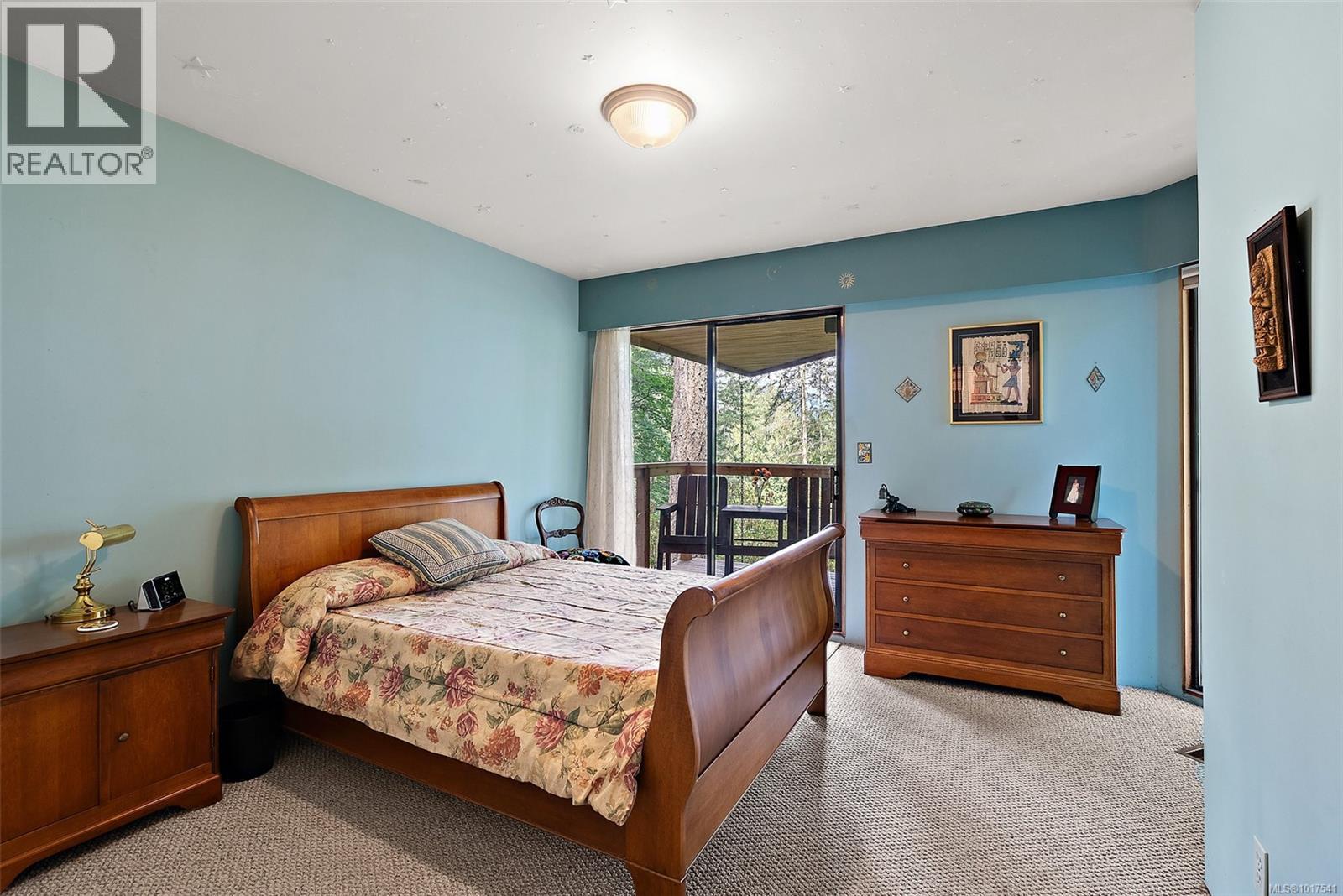  1465 Lands End Road, North Saanich