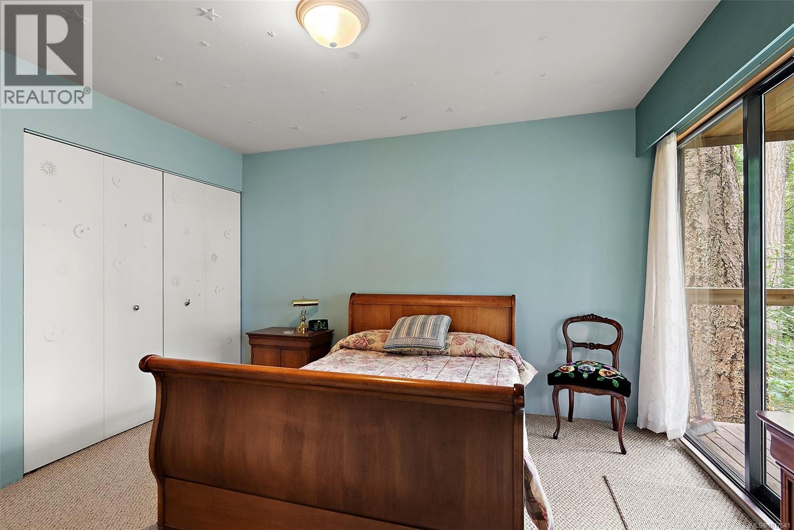  1465 Lands End Road, North Saanich