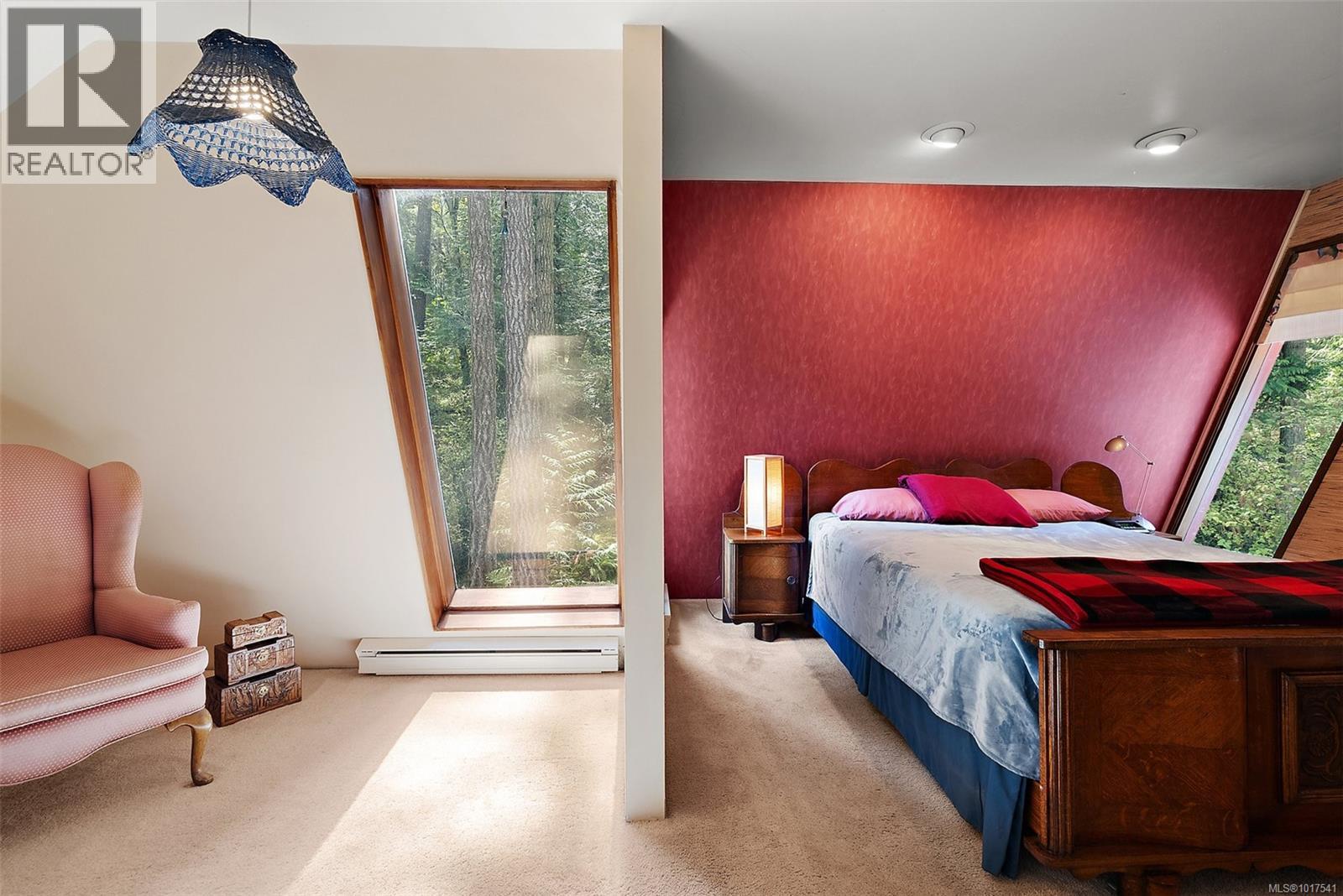  1465 Lands End Road, North Saanich