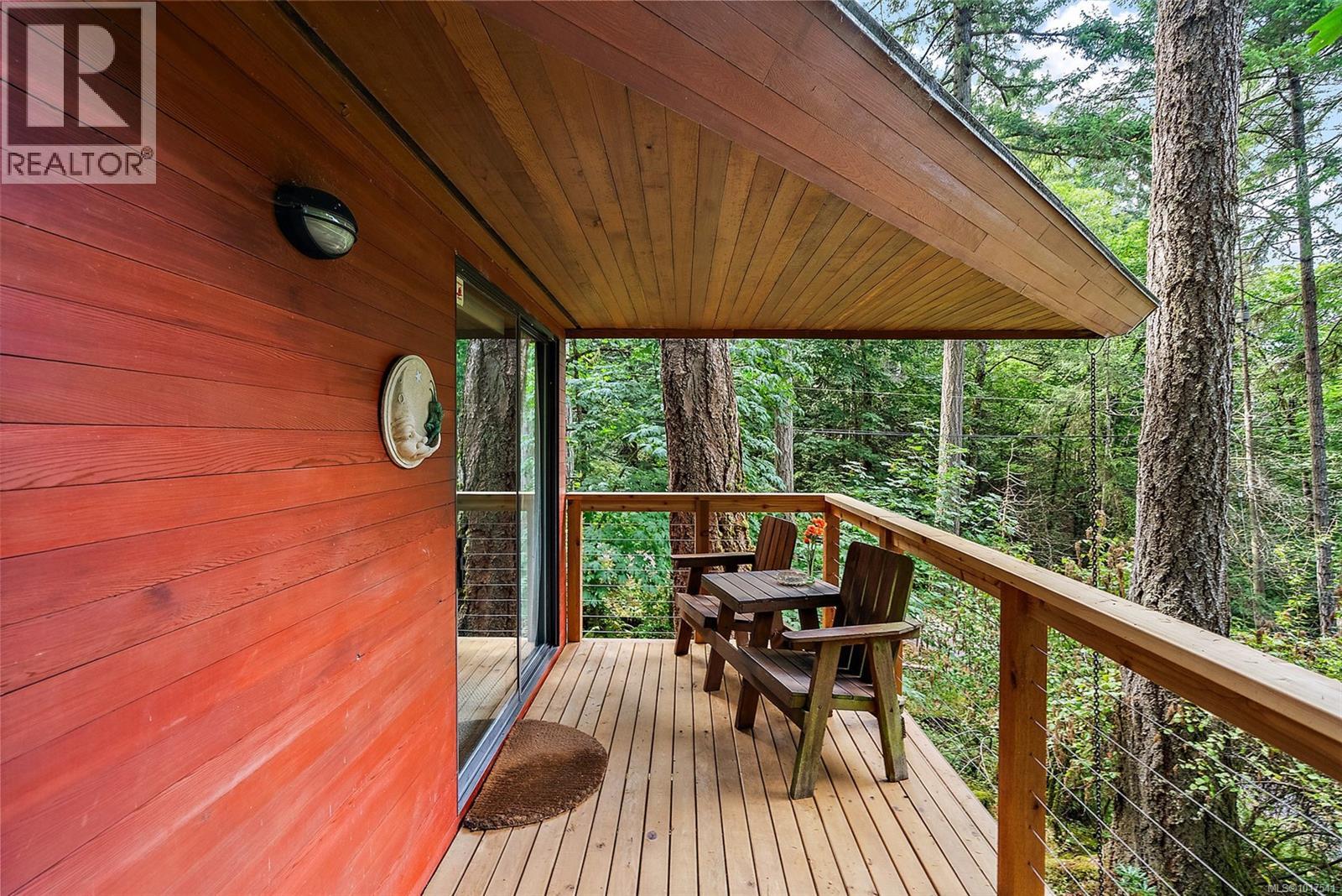  1465 Lands End Road, North Saanich